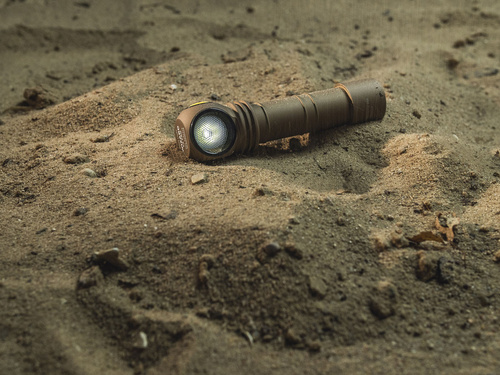 Latarka Armytek Wizard C2 Pro Sand / Biały